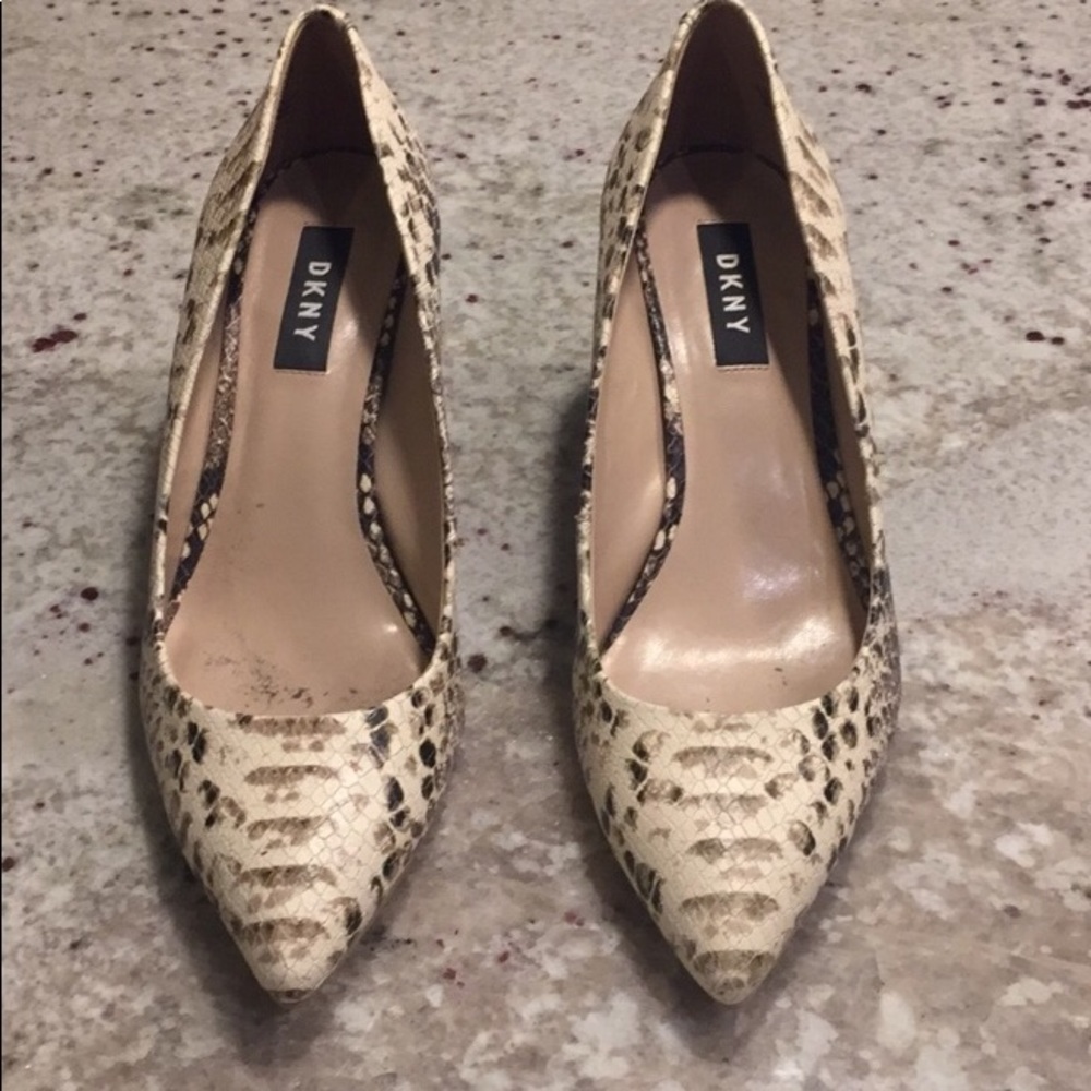 DKNY Pumps
